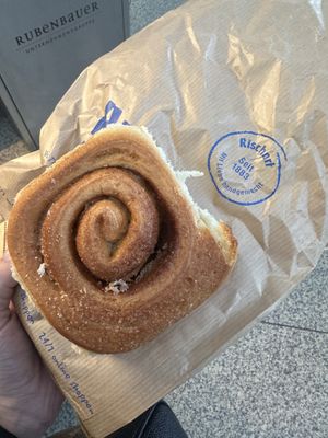   at Rischart am Hauptbahnhof U-Bahnhof in Munich