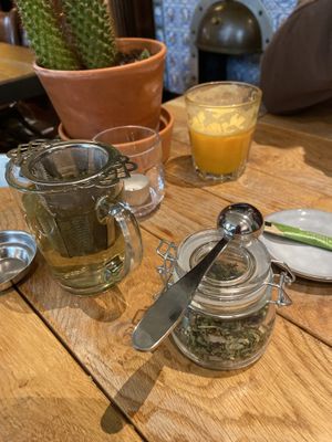 Tea from their own garden (quite bland) and fresh orange juice (nice) at Volkshuis Deventer in Deventer