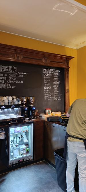 Oogt uit eigen tuin at Volkshuis Deventer in Deventer