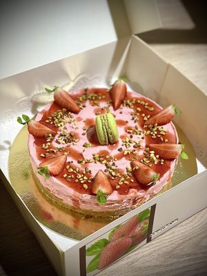 Vegan Strawberry Pistachio Cheesecake   at Health Coaching - Vegan Cakes in Luxembourg City