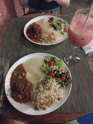 Um prato de kofta dividido em dois pratos (o prato originalmente é individual)  at Crocco Veg in Belo Horizonte
