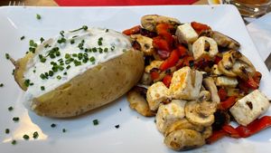 Ofenkartoffel mit Quark, Pilzen, Paprika und Feta 
 at Gasthaus Bayer Sepple in Waldkirch
