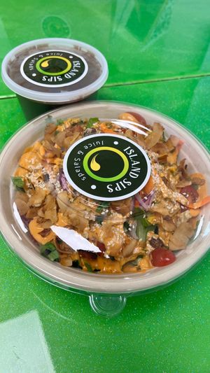 Taco Salad 😋

Lettuce Romaine, Kale, Cherry Tomatoes, Walnut Crumble, Coconut Bacon, Carrot, Corn, Red Onion, Cilantro, White Sesame Seeds, Chipotle Mayo Dressing at Island Sips Juice & Salads in Lauderhill