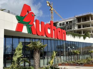 Entrance (look for the food court in this mall).  at The Green Affair in Cascais