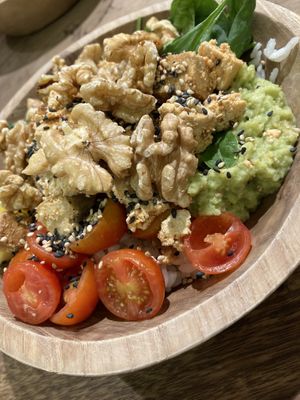 Make your own bowl with walnuts   at Hawaiian Poké Bowl in Louvain-la-neuve