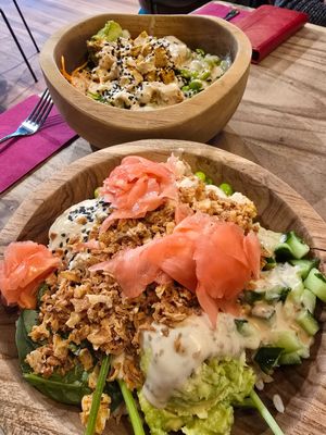 Custom bowl and let's tofu at Hawaiian Poké Bowl in Louvain-la-neuve