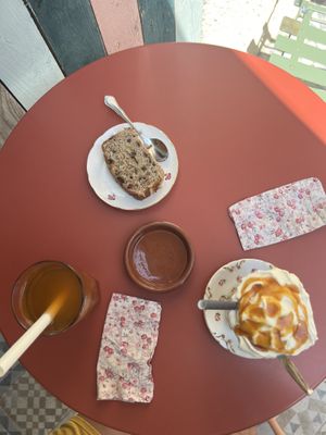 Table   at La Louve - Concept Store in Revel