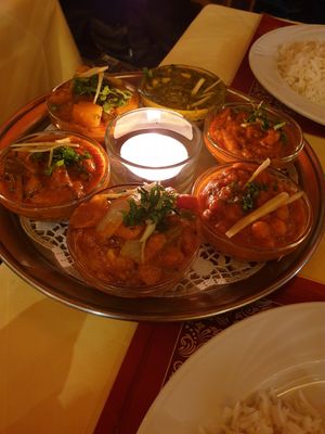 Vegetable Tandoori for 2 persons vegan version served with white rice at Maharadscha in Rosenheim