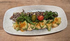 Avocado mit Hummus  at Restaurant Vierwasser in Fuerstenfeldbruck