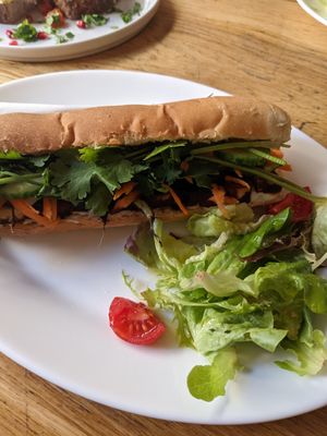 Tofu banh mi at Központ in Budapest