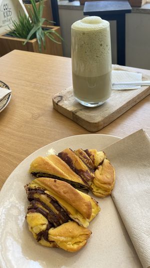 Matcha latte and chocolate croissant   at Half Arroba - Mercearia dos sentidos in Viseu