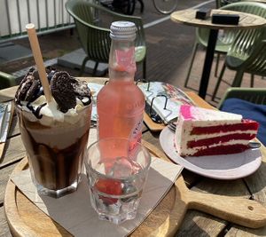 Oreo milkshake and red velvet cake💕  at YB by Yoghurt Barn in Rotterdam