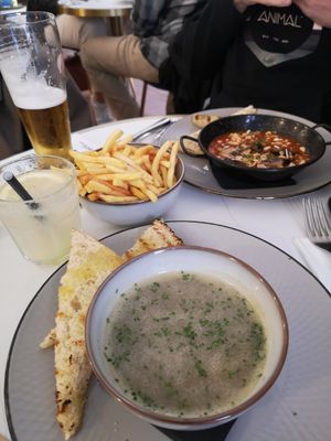 Watery potato soup😒vegan shakshuka much better at Antù in Lisbon