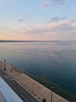 What a view of the gulf. There was daily ferries going to Perea beach from the right side, also close to Ladadika (famous for its taverns) and to the left is the city's white tower at Olympos Naoussa - ON Residence in Thessaloniki