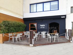 Local at 4 Makis in Torredembarra