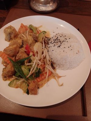 M12 mit gelbem Curry. Mittagskarte. at Linh's in Kassel