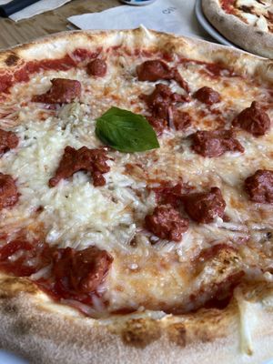 Pizza à la merguez végétale   at Lou in Lille