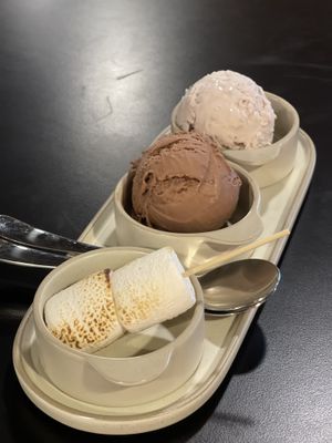 On a rainy day, they offered vegan marshmallow:) Also try their black rice!!!  at Coconuzm - 코코넛즘 in Seoul