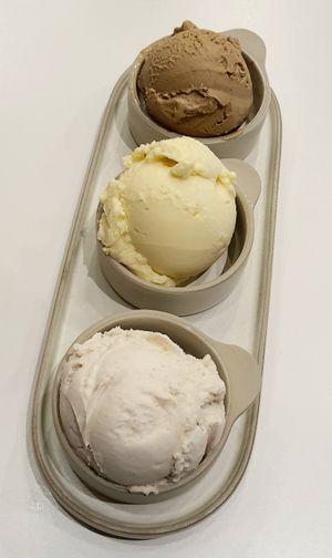 Flavors: Apple-cinnamon, pinacolada, earl grey at Coconuzm - 코코넛즘 in Seoul