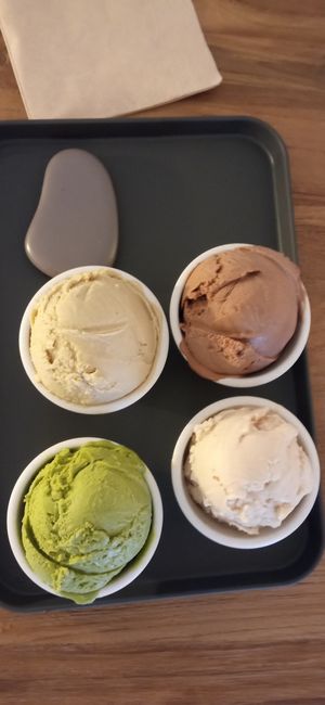 Pistachio / chocolate / matcha / peanut butter (& whisky ?) at Coconuzm - 코코넛즘 in Seoul