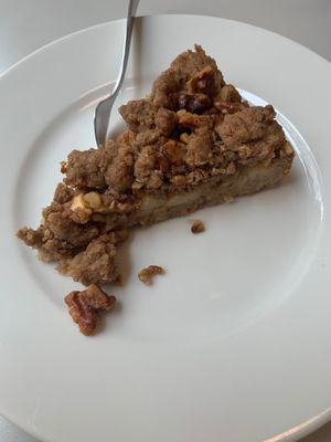 Apfel-Streuselkuchen mit Walnüssen at Liebe Liesbeth in Schwerin