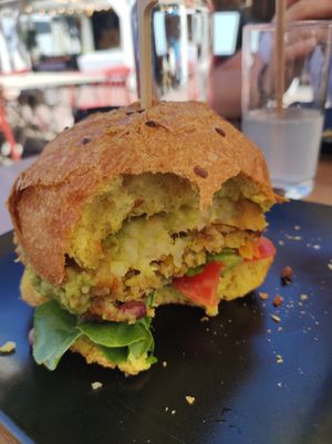 Burger vegan at Crazy Funky Monkey in Saint-cast-le-guildo