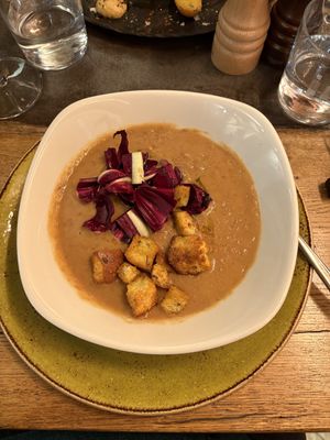 Venizianische Bohnensuppe mit Radiccio und Croutons  at Nevodi   in Venice