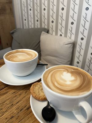 Cappuccino mit Oatly   at Kaiserwetter in Hamburg
