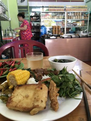 Full plate for 40k at Khanh Ly Vegetarian Food in Phu Quoc