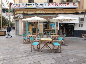 Exterior with outdoor seating at Mahalo Poké in Cordoba