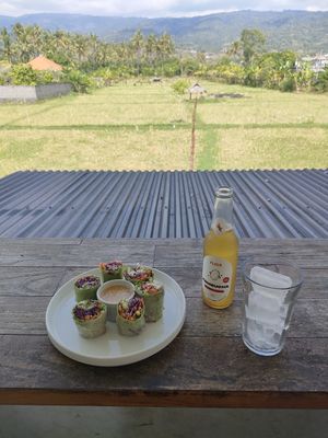 Yummo at Coffeenosky in Lovina