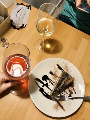 blueberry rawcake and supertasty fruit wines  at BEMBA rawfood & plant-based in Bratislava