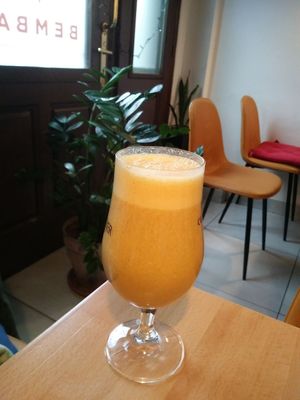 Kurkuma/turmeric Latte 🍌🫚
plant milk, banana, dates, turmeric, cinnamon, ginger, pepper at BEMBA rawfood & plant-based in Bratislava