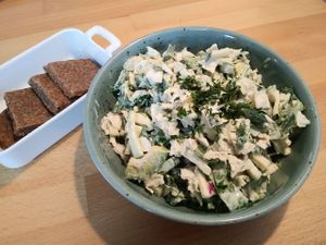 "Egg" salad (raw vegan) & raw vegan bread 🥬🥒🌱🥑🧅 chinese cabbage, zucchini, spinach, avocado, red onion, cashew, kala namak 💕💕 the BEST I EVER had in a restaura at BEMBA rawfood & plant-based in Bratislava