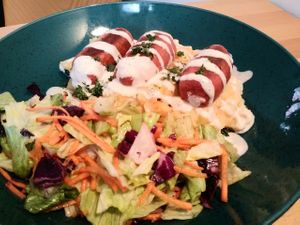 Vegan Ćevapčići with mashed potatoes (not raw) & salad 🫛🧅🥔🥬🥕🌱 pea mixture, onion, potatoes (a vegan non-rawfoodie of our group had it & said it was great 💕) at BEMBA rawfood & plant-based in Bratislava