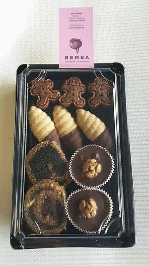 xmas cookies at BEMBA rawfood & plant-based in Bratislava