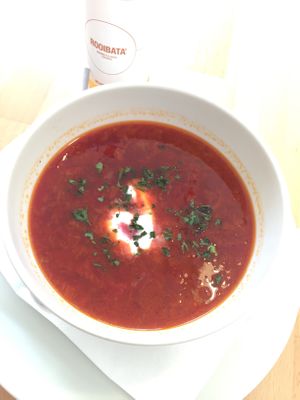 Boršč soup at BEMBA rawfood & plant-based in Bratislava