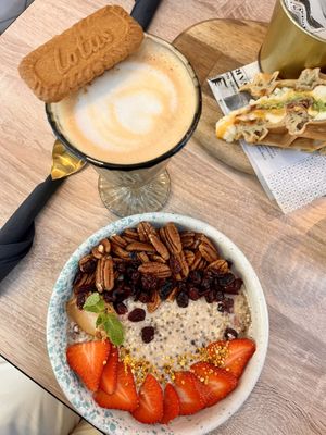 Lotus caramel latte and vegan pecan pie oats   at Cookie Beacon Brunch in Budapest