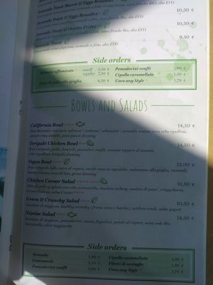 Vegan bowl at California Bakery in Bergamo