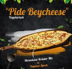 Pide Beyken mit Hirtenkäse-Kräuter-Mix & veganer Speck at Loriental Turkish Food in Oberkirch