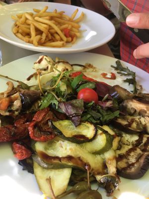 Grillgemüse und Pommes Frites  at L'Angelo in Barbizon