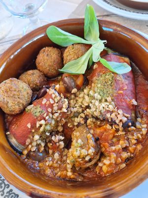 Involtini di melanzane, in aggiunta alcune polpettine condivise (queste sono servite con una salsina di pomodoro a parte e le patatine fritte) at Trattoria Imbarcadero in Stresa