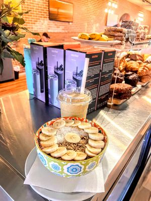 Smoothie Bowl  at Mudsharks Cafe in Courtenay