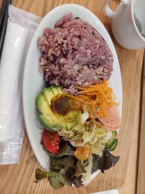 Black rice salat set 850yen at ONE EARTH in Hiroshima