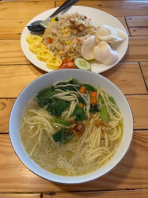 Vegetarian Hongkong Fried Rice and vegan Javanese noodle soup at Kusuma Kitchen in Ngadisari