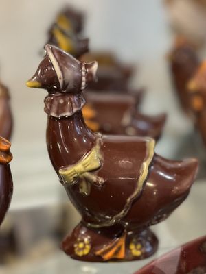 Petite oie peinte à la main confection artisanale avec des produits naturels et vegan ♥️  at La Cabosse Enchantée in La Rochelle
