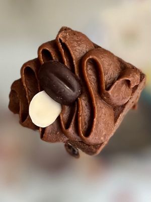 La spécialité de la boutique LE PRALINÉ sous toute ses formes 💋 at La Cabosse Enchantée in La Rochelle