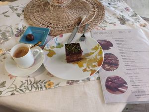 Gâteau and ice cream menu at La Cabosse Enchantée in La Rochelle