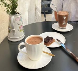Chocolat chaud et chocolat chaud frappé at La Cabosse Enchantée in La Rochelle