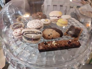 Cookies and other biscuits and macarons at La Cabosse Enchantée in La Rochelle
